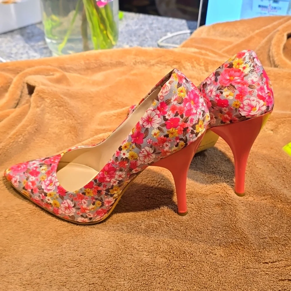 Leather Flowery Heels by Perla by Suli's - Picture 3 of 5